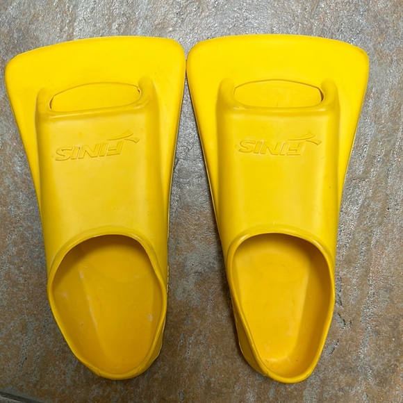 Finis Zoomers Gold Fin, Size C (See pic for size chart). - Picture 1 of 7
